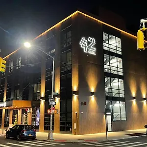 4* מלון 42 Williamsburg